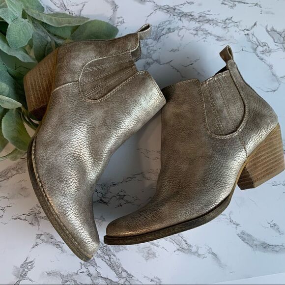 Very Volatile Motivate Ankle Booties - Picture 2 of 8